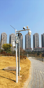 城市公园中的休闲步道景观
