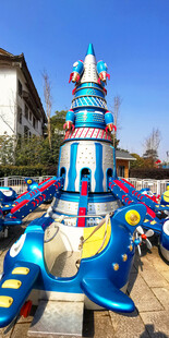 梦幻蓝色卡通造型游乐设施