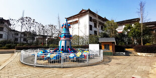 小区中的儿童游乐设施场景