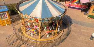 旋转木马 游乐场中的欢乐风景