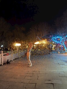 夜晚广场的梦幻灯光景致
