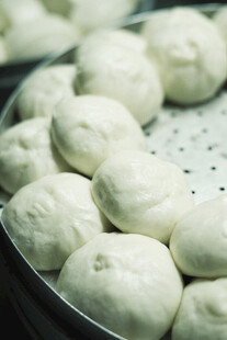 蒸笼里的美味白胖包子