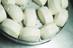 蒸笼里的白胖大馒头