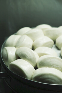 蒸笼里的美味白馒头