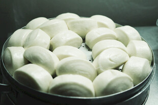 蒸笼里的美味白面大馒头