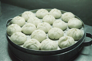 蒸笼里的美味包子