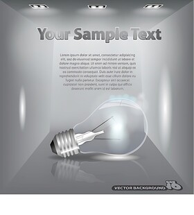 银色背景下的发光灯泡