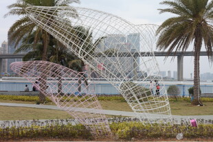 户外网状鲸鱼艺术雕塑