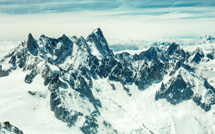 壮丽雪山景观