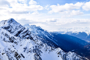 壮丽雪山景观