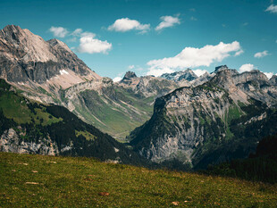 高山草甸壮丽山景风光
