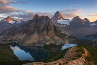壮丽山景与静谧湖泊
