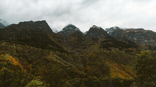 山峦秋色