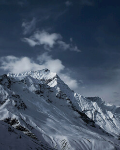 巍峨雪山壮丽景致
