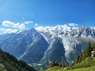 壮丽雪山山谷美景