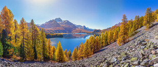 秋日湖畔山林壮美风光