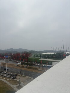 俯瞰城市及交通设施景观