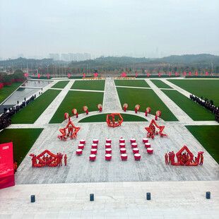 广场壮观的阵列景观