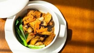 砂锅美味鸡肉煲