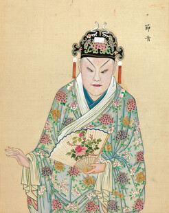 古装持花女子典雅扮相