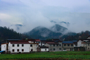 雨后村庄
