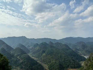 山峦云海壮丽自然风光