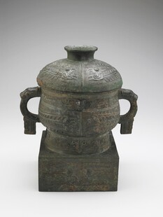 青铜双耳带盖方座容器