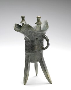 青铜三足酒器