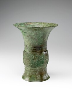 青铜尊古朴典雅造型精美