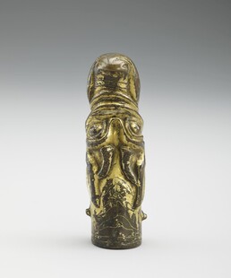 古代人物造型青铜雕像
