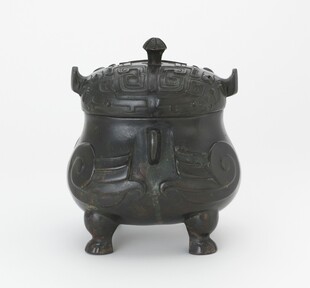 古朴三足青铜香炉