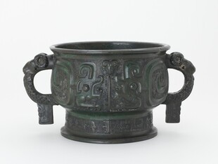 双柄青铜容器