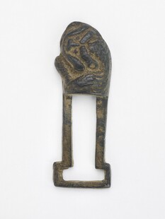 古铜色人形造型金属物件