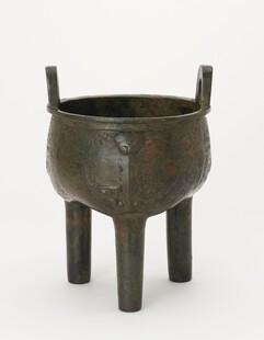 青铜三足鼎
