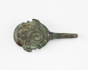 青铜兽面纹带柄器物