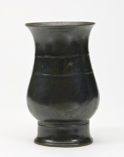 黑色古朴花瓶