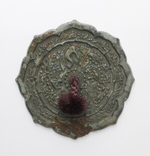 古铜莲花纹带钮金属器物