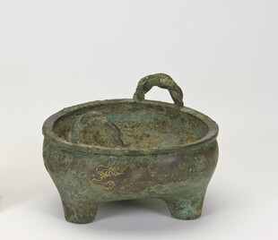 青铜三足带柄小锅