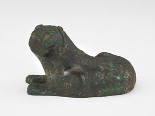 卧姿青铜兽摆件