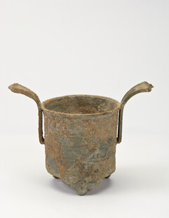 青铜双耳三足古容器