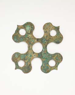 古代青铜四叶形镂空器物