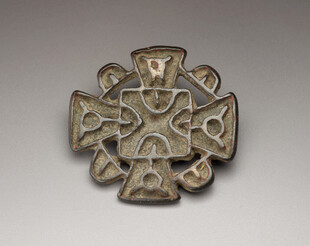 复古神秘十字形金属饰品