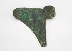 青铜器物古朴造型