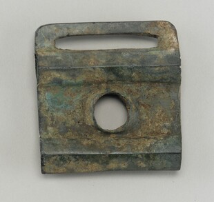 古代青铜方孔器物