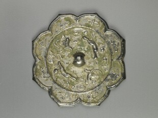 古代精美花卉纹铜镜