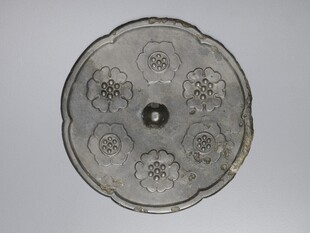 圆形雕花玻璃器皿