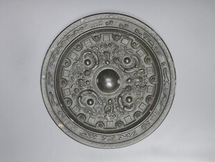 古代精美花纹青铜镜