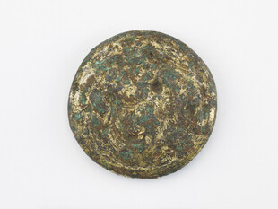 古旧斑驳圆形金属物件