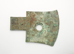 青铜钺文物展示