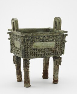 青铜方鼎